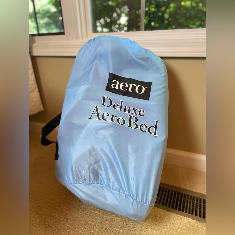 Aero “Deluxe AeroBed” - Picture 5 of 5